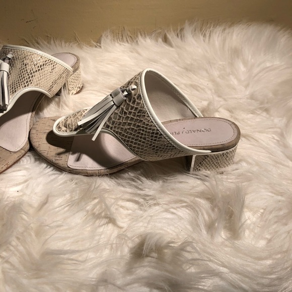~Donald Pliner~ white/cream snake skin sandals. - Picture 4 of 6